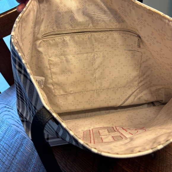 Thirty One Brand Large Shoulder Tote - help me find someone with HEA… - Picture 11 of 14